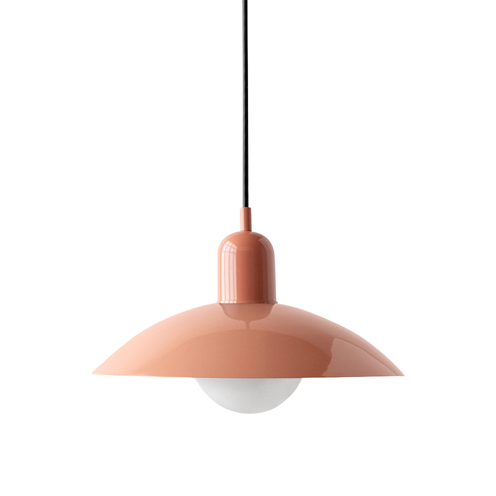 Metalen Hanglamp Met Lage Kap En Scandinavische Lijnen
