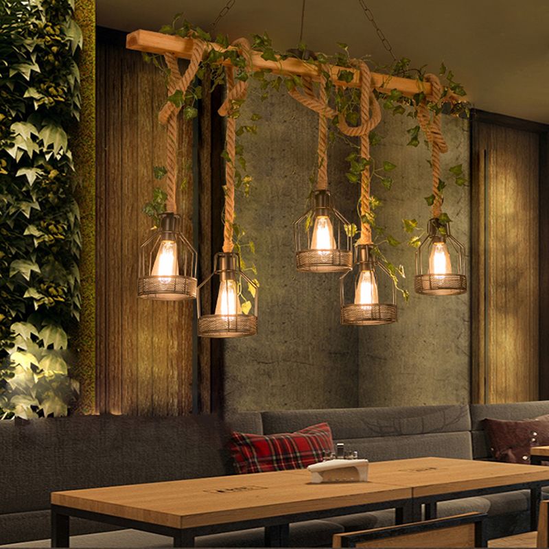 Rustieke Hanglamp met Houten Balk en Metalen Kooikappen
