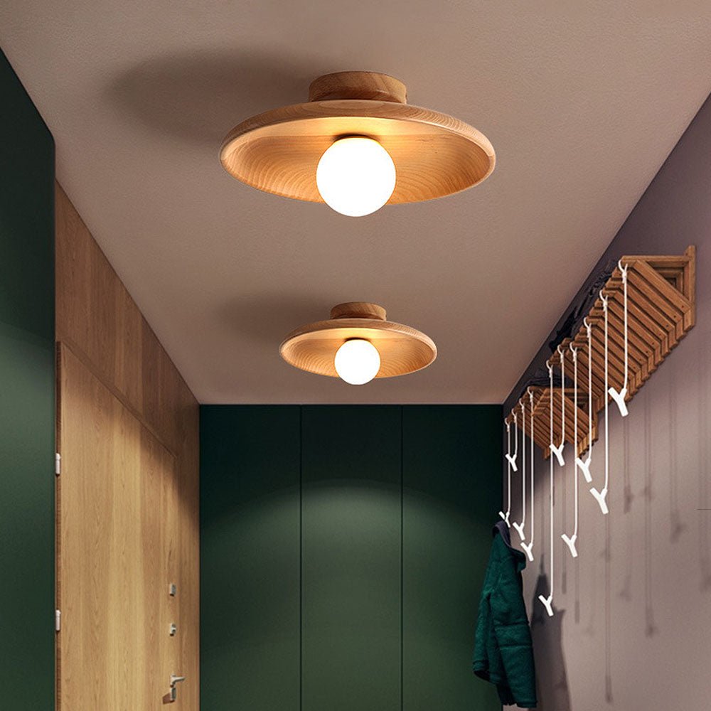 Houten Plafondlamp Met Zachte Lichtbol En Scandinavische Uitstraling