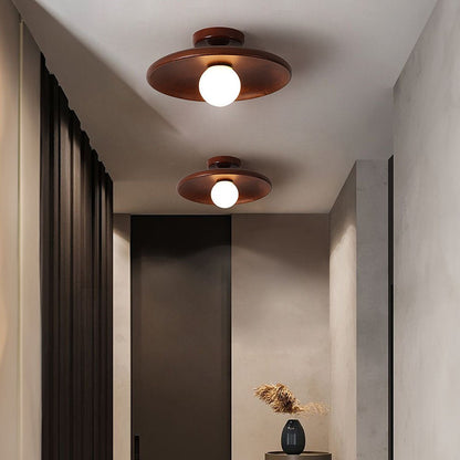 Houten Plafondlamp Met Zachte Lichtbol En Scandinavische Uitstraling