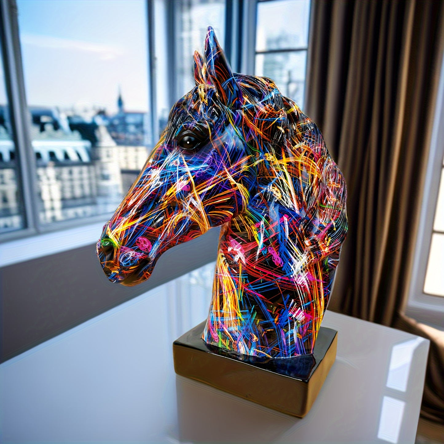 ColorBurst Paardenkop Sculptuur – Kleurrijk Abstract Ornament van Hars