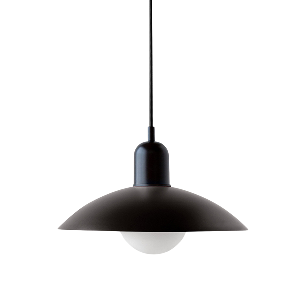 Metalen Hanglamp Met Lage Kap En Scandinavische Lijnen