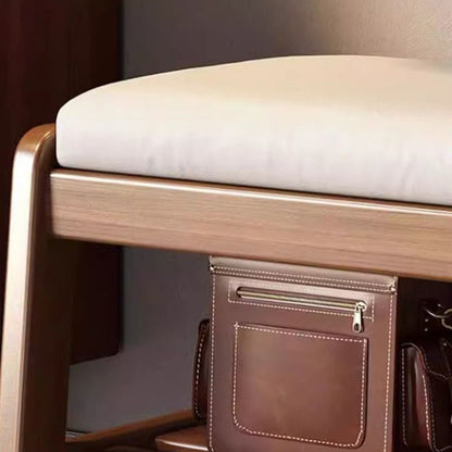 Scandinavische schoenenbank met houten frame en gevoerde zitting