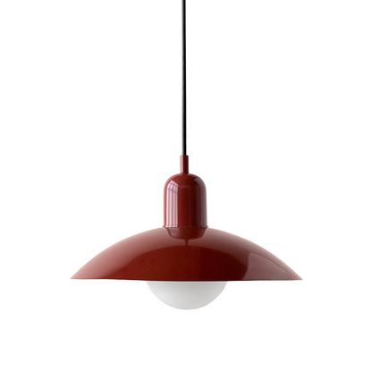 Metalen Hanglamp Met Lage Kap En Scandinavische Lijnen