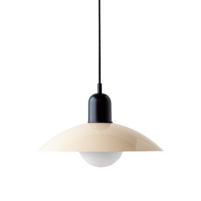 Metalen Hanglamp Met Lage Kap En Scandinavische Lijnen
