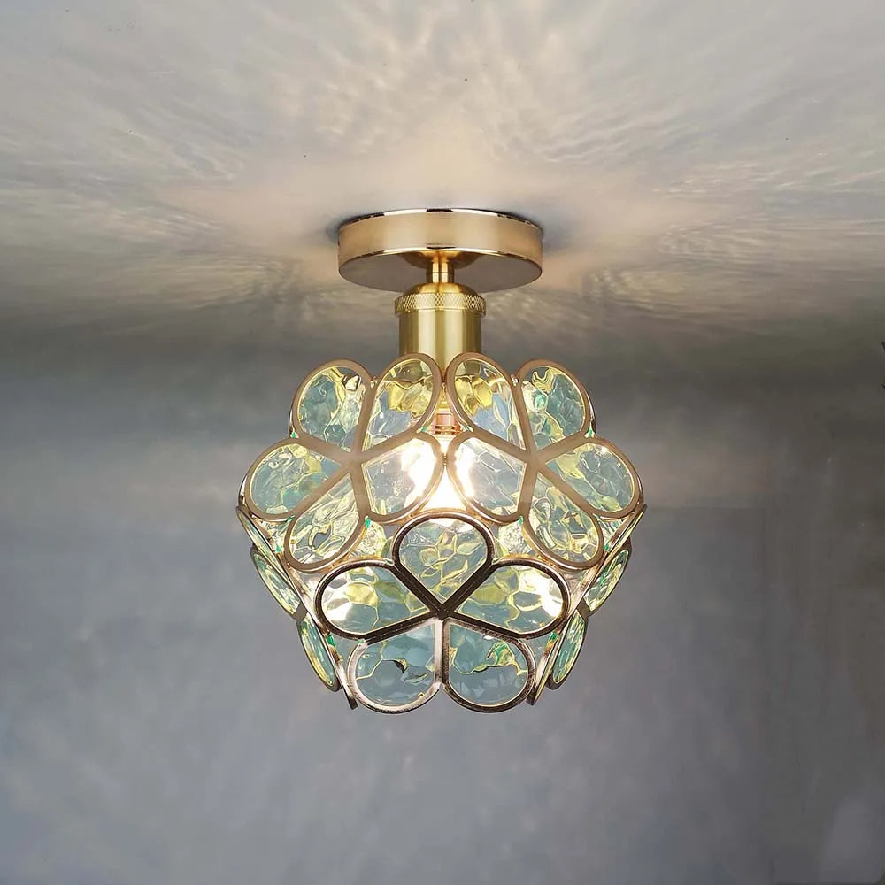 Luxe Plafondlamp Met Bloemvormig Design En Glazen Details