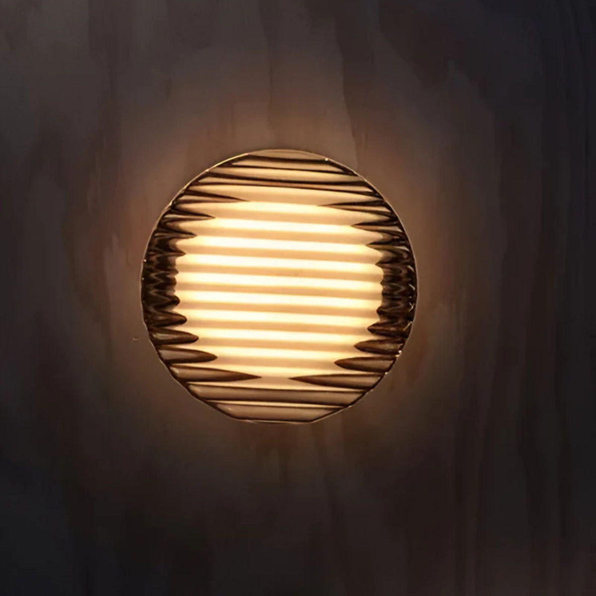 Compacte Wandlamp Met Geribbeld Lichtdesign En LED-Verlichting