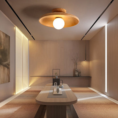 Houten Plafondlamp Met Zachte Lichtbol En Scandinavische Uitstraling