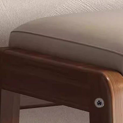Scandinavische schoenenbank met houten frame en gevoerde zitting