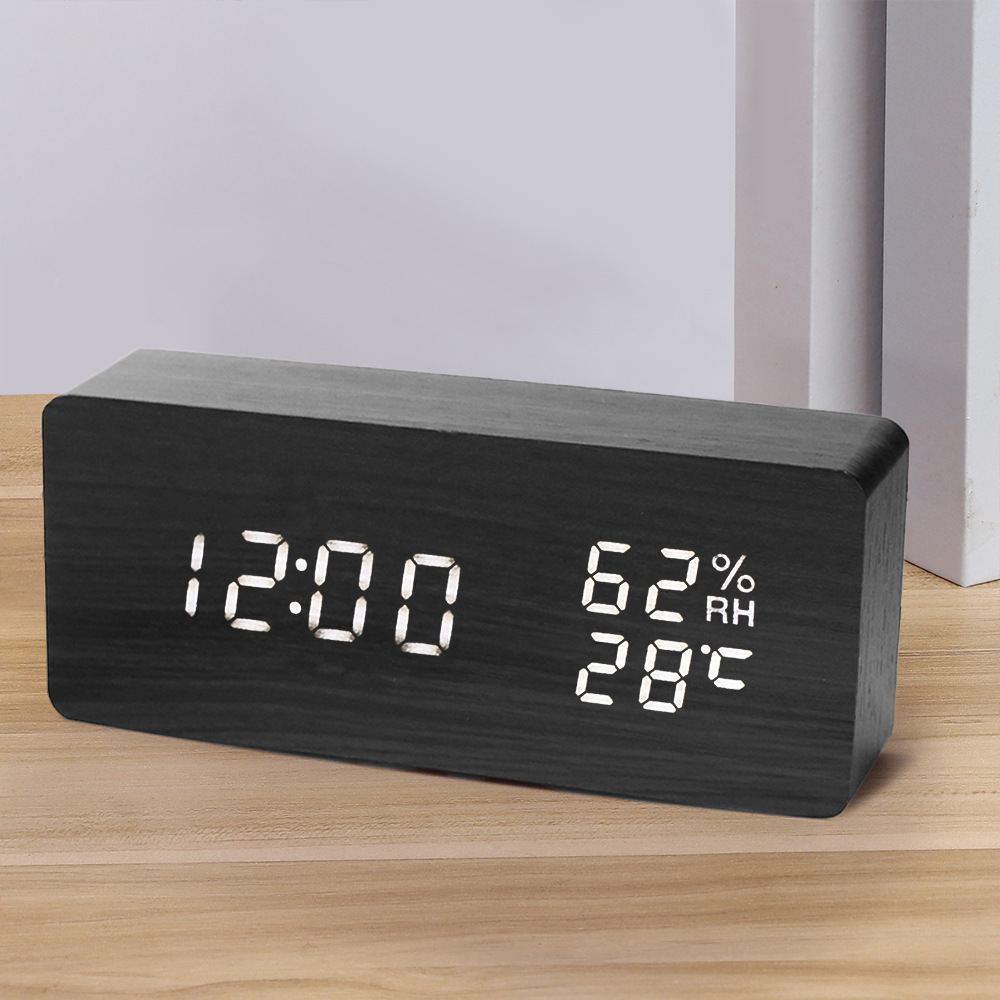 digitale led‑wekker met houtlook behuizing
