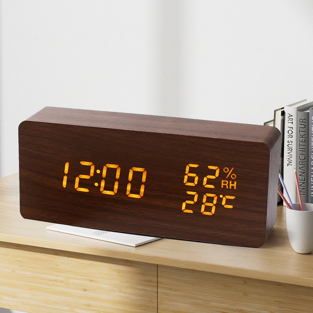 digitale led‑wekker met houtlook behuizing