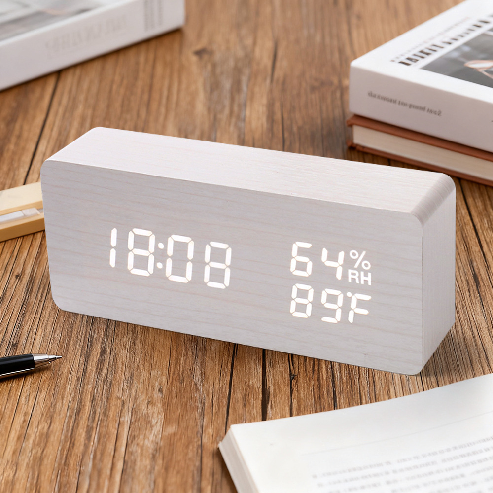 digitale led‑wekker met houtlook behuizing