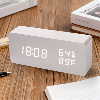 digitale led‑wekker met houtlook behuizing