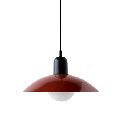 Metalen Hanglamp Met Lage Kap En Scandinavische Lijnen