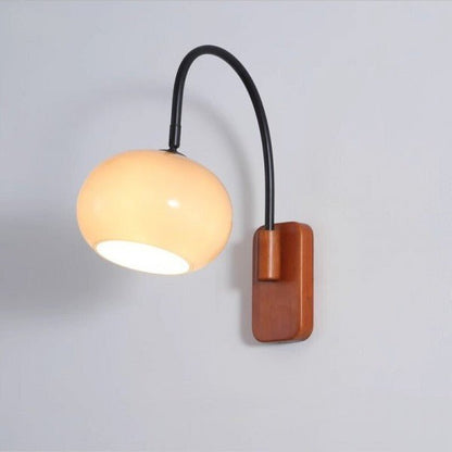 Verstelbare Wandlamp Met Glazen Lichtbol En Tijdloos Design