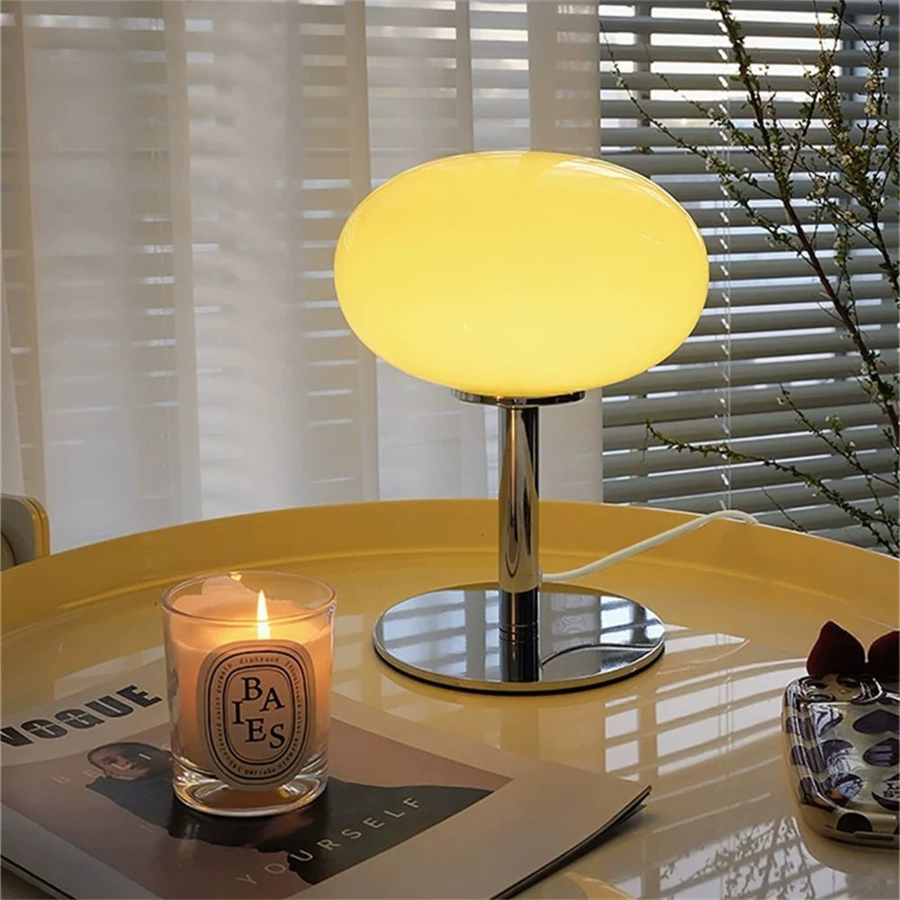 Stijlvolle Tafellamp Met Glazen Kap En Warm LED-Licht