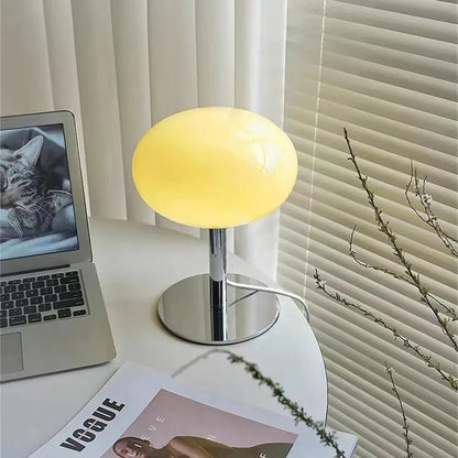Stijlvolle Tafellamp Met Glazen Kap En Warm LED-Licht