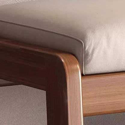 Scandinavische schoenenbank met houten frame en gevoerde zitting