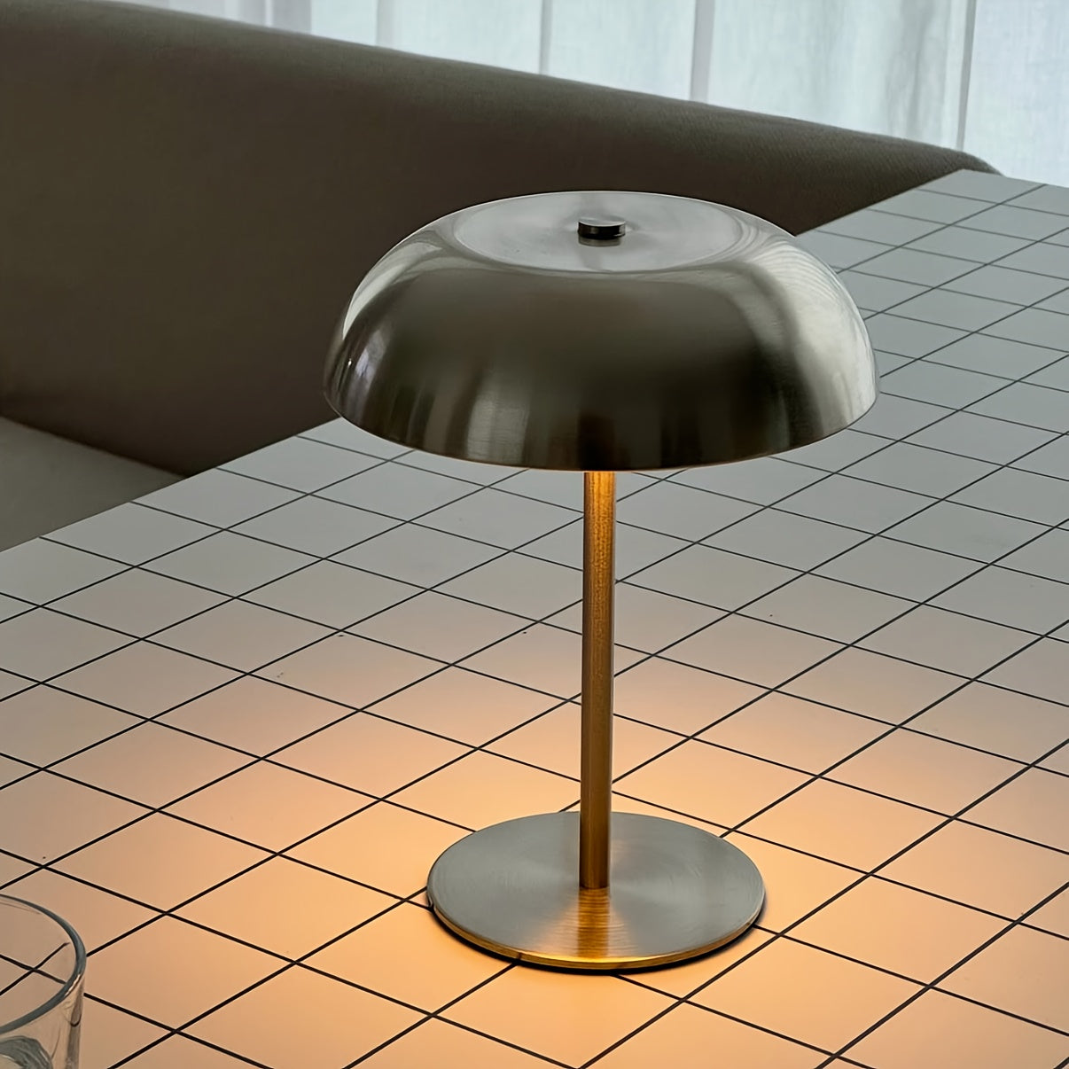 Oplaadbare Metalen Tafellamp met Draadloos Ontwerp