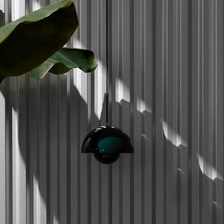 Scandinavische Hanglamp Met Halfronde Kap En Tijdloos Design