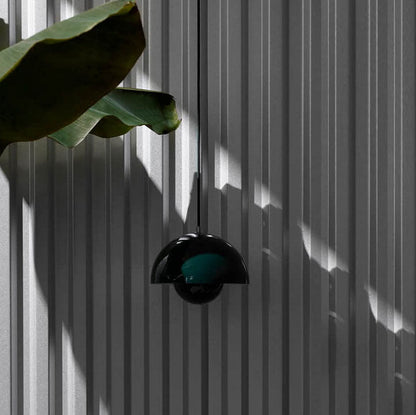 Scandinavische Hanglamp Met Halfronde Kap En Tijdloos Design