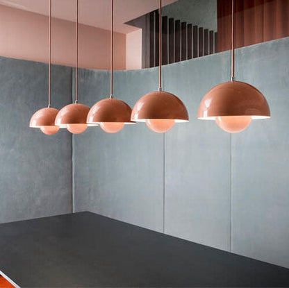 Scandinavische Hanglamp Met Halfronde Kap En Tijdloos Design