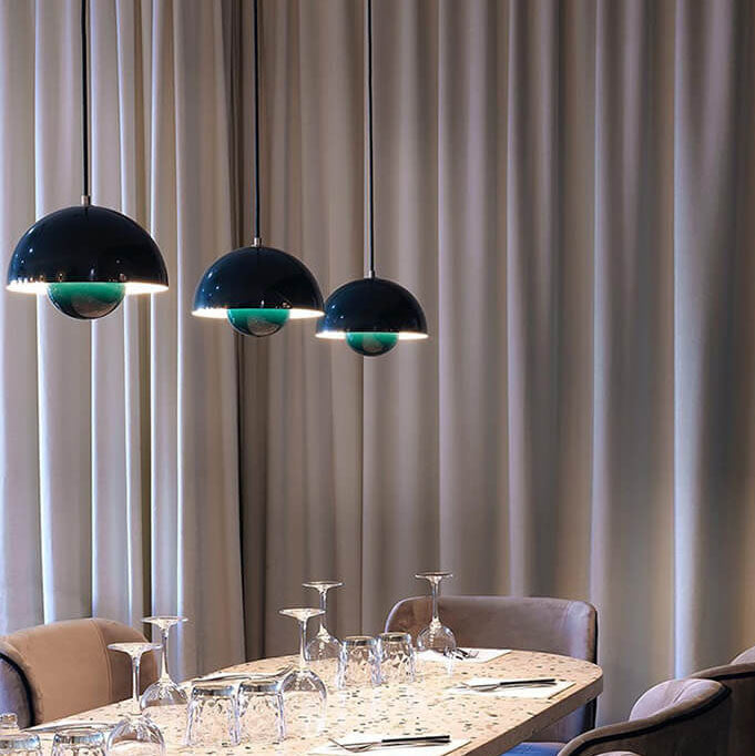 Scandinavische Hanglamp Met Halfronde Kap En Tijdloos Design