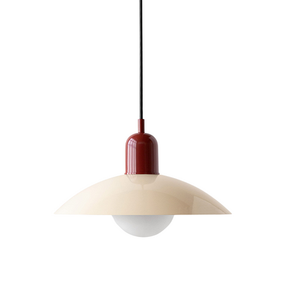 Metalen Hanglamp Met Lage Kap En Scandinavische Lijnen