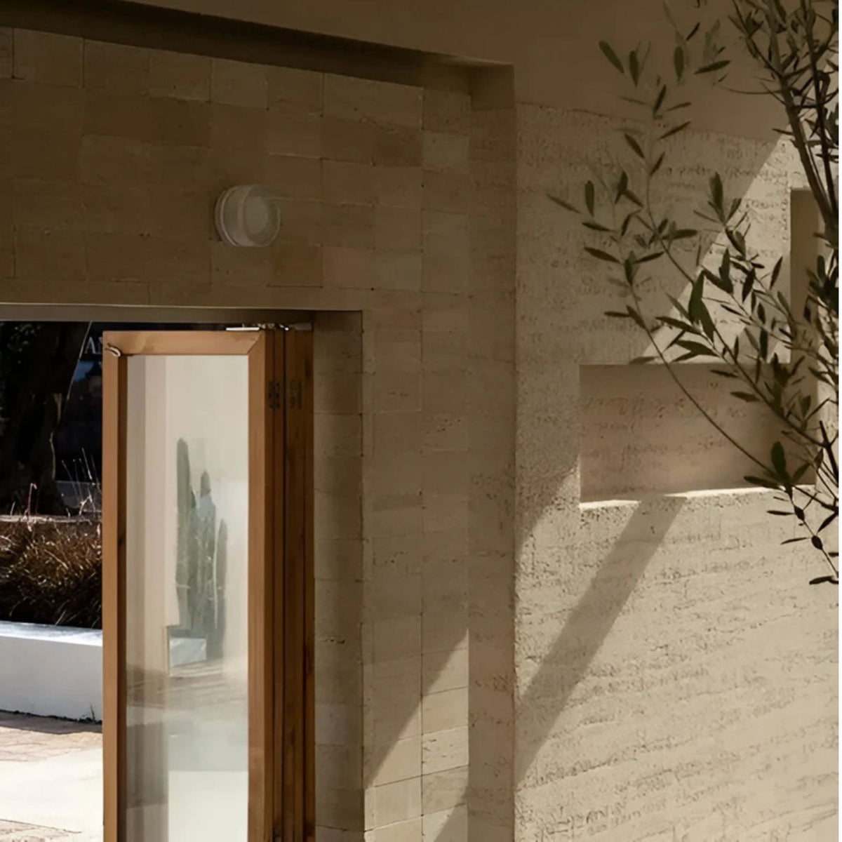 Compacte Wandlamp Met Geribbeld Lichtdesign En LED-Verlichting