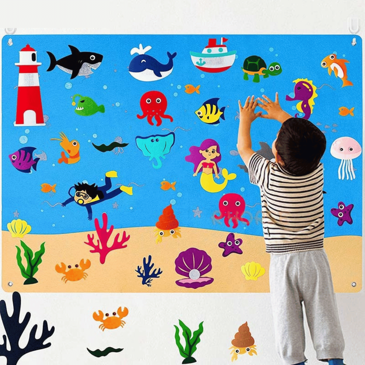 Educatief Viltbord voor Kinderen met Kleurrijke Speelfiguren