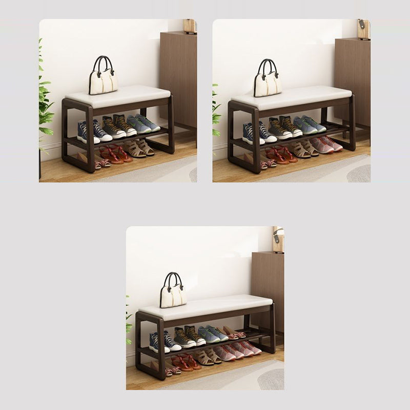 Scandinavische schoenenbank met houten frame en gevoerde zitting