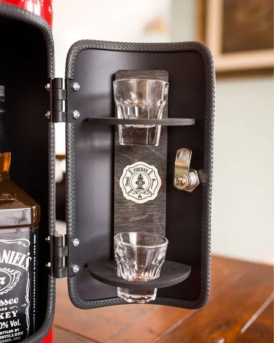 Verborgen Bar In Brandsblusserontwerp Met Ruimte Voor Standaardfles En Accessoires