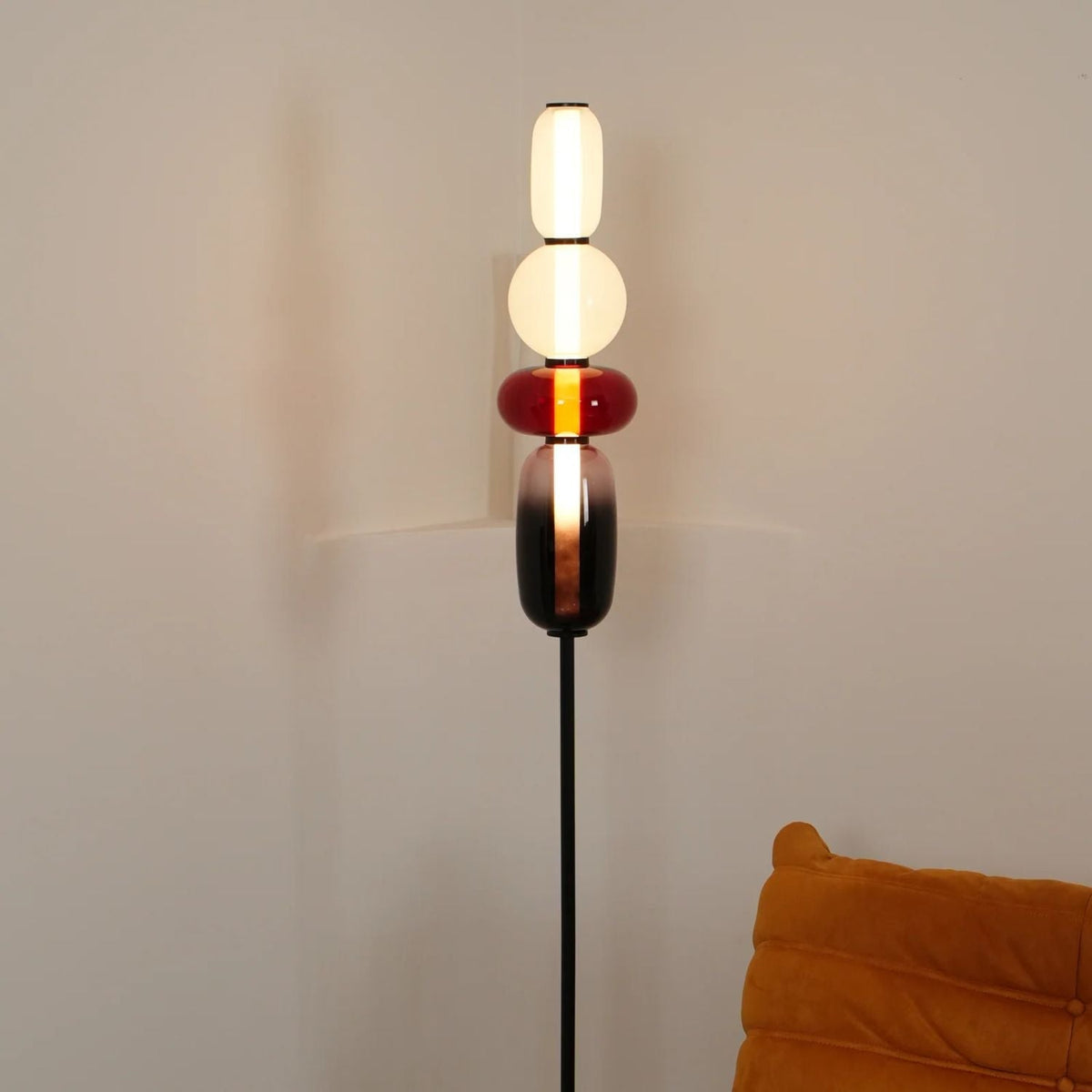 Artistieke Vloerlamp Met Gestapeld Glasdesign En LED-Verlichting