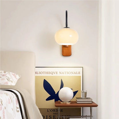 Verstelbare Wandlamp Met Glazen Lichtbol En Tijdloos Design
