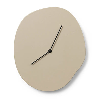Sculpturale Wandklok Met Organisch Design Voor Moderne En Artistieke Interieurs