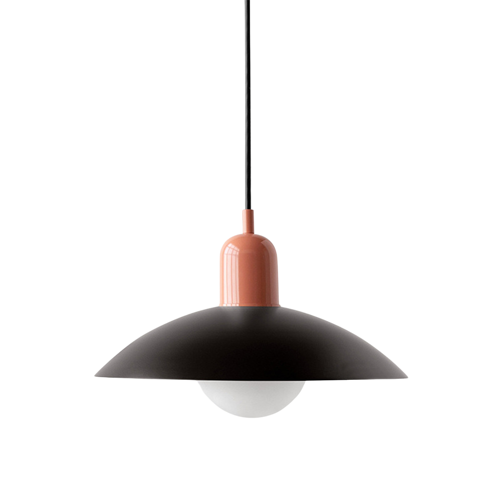 Metalen Hanglamp Met Lage Kap En Scandinavische Lijnen