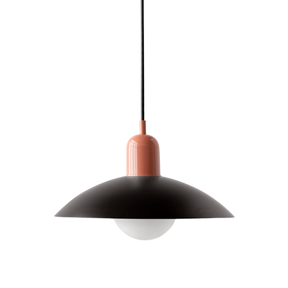 Metalen Hanglamp Met Lage Kap En Scandinavische Lijnen