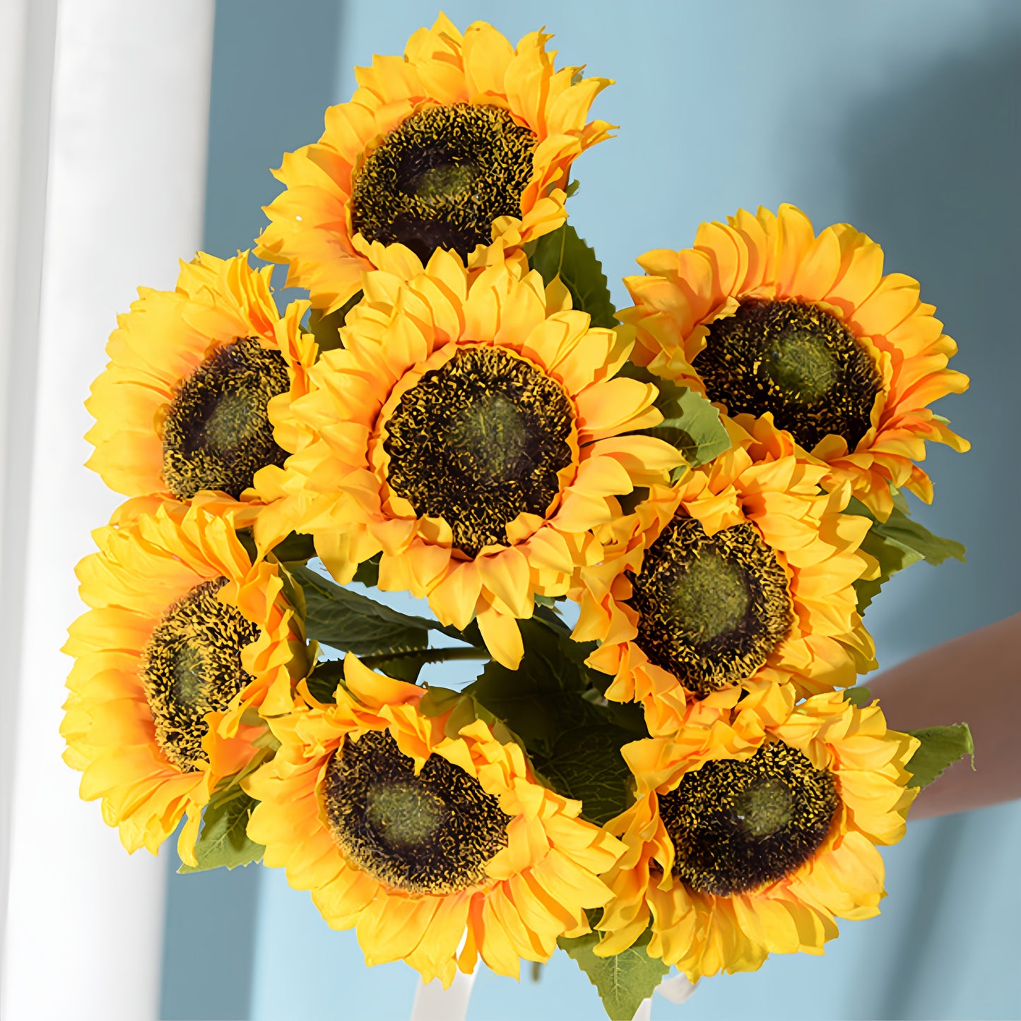 Kunst zonnebloemen boeket – 12 stuks met lange stelen en bladeren voor hangende decoratie en feestelijk gebruik