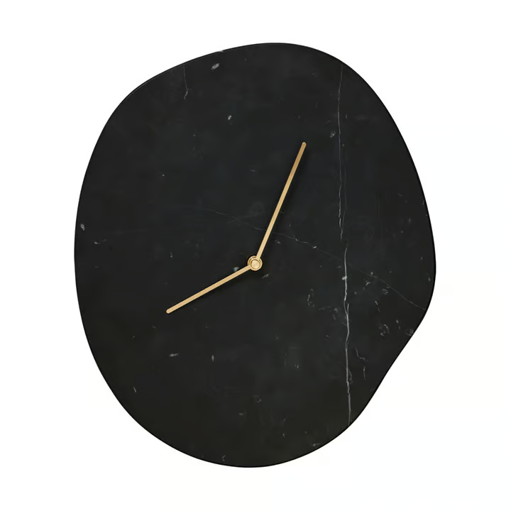 Sculpturale Wandklok Met Organisch Design Voor Moderne En Artistieke Interieurs
