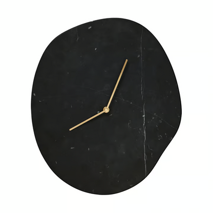 Sculpturale Wandklok Met Organisch Design Voor Moderne En Artistieke Interieurs