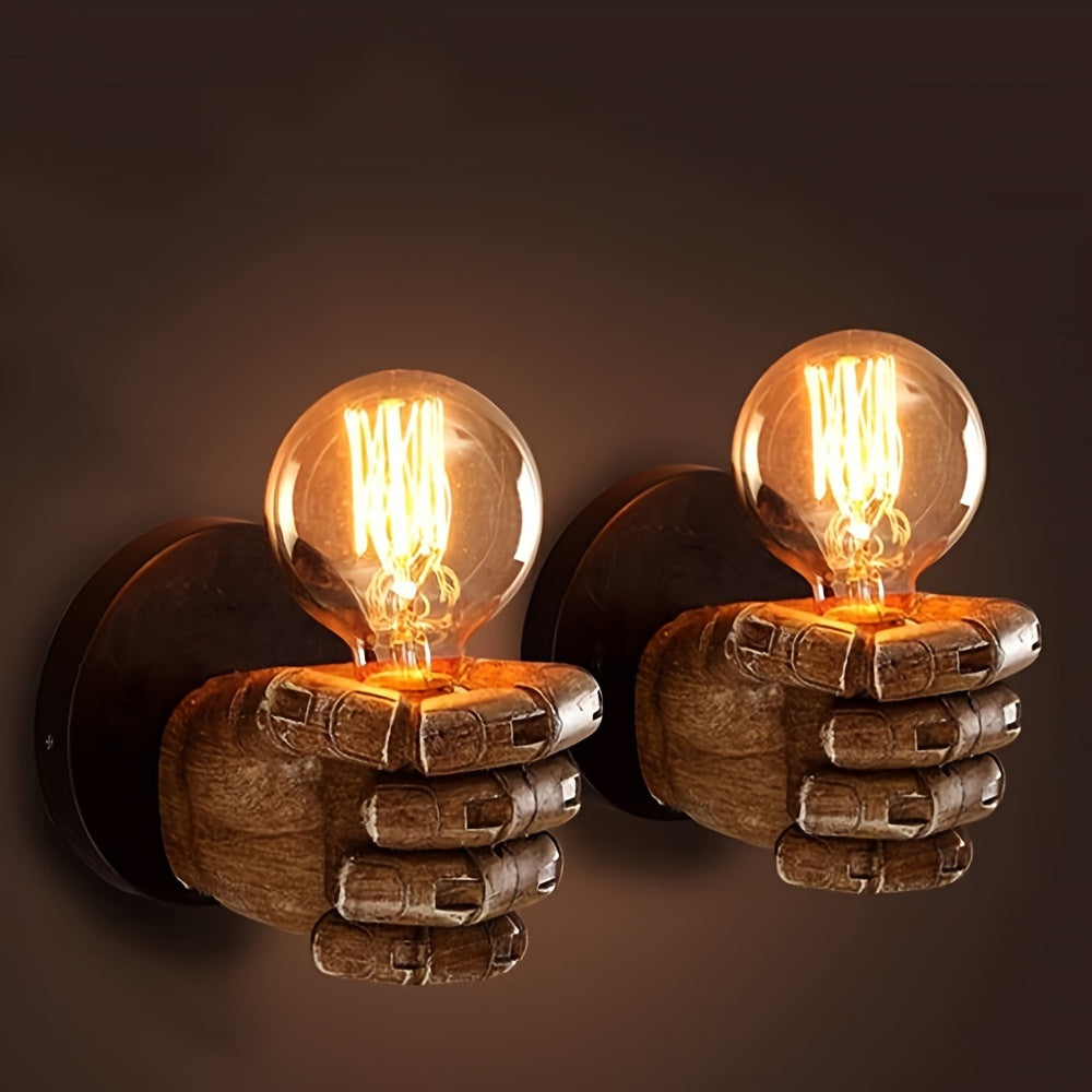Handvorm Wandlamp Met Sculpturale Industriële Uitstraling Voor Warme Accentverlichting