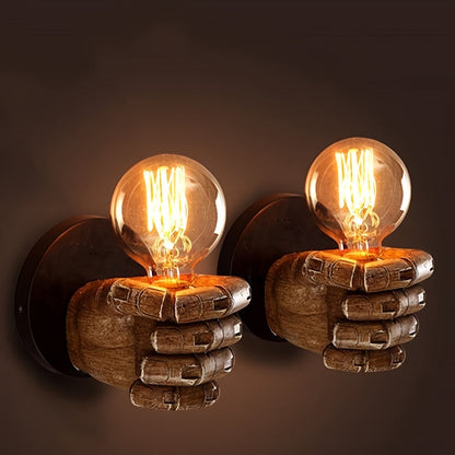 Handvorm Wandlamp Met Sculpturale Industriële Uitstraling Voor Warme Accentverlichting