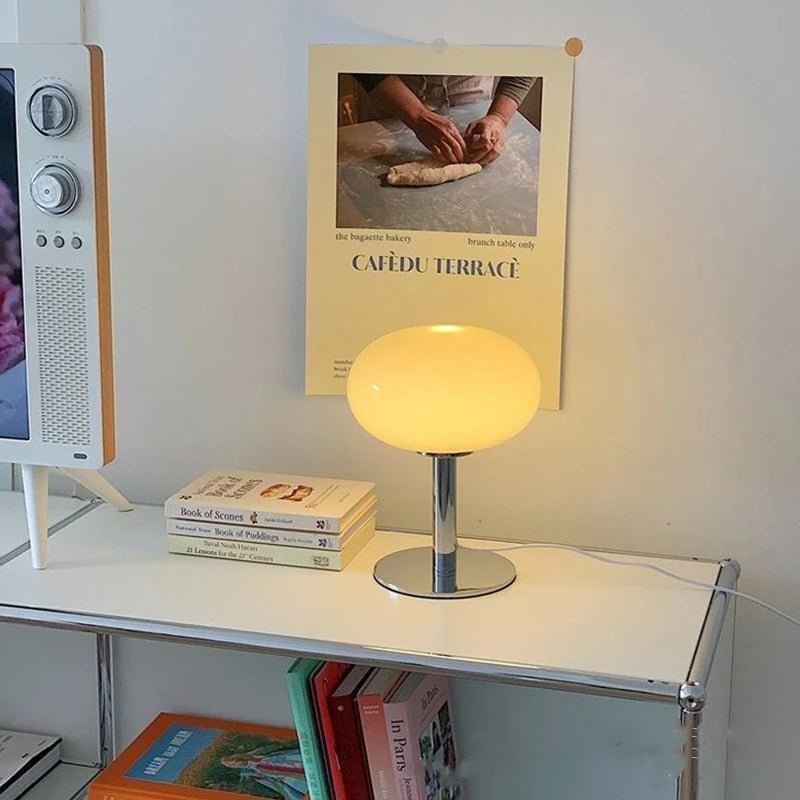Stijlvolle Tafellamp Met Glazen Kap En Warm LED-Licht