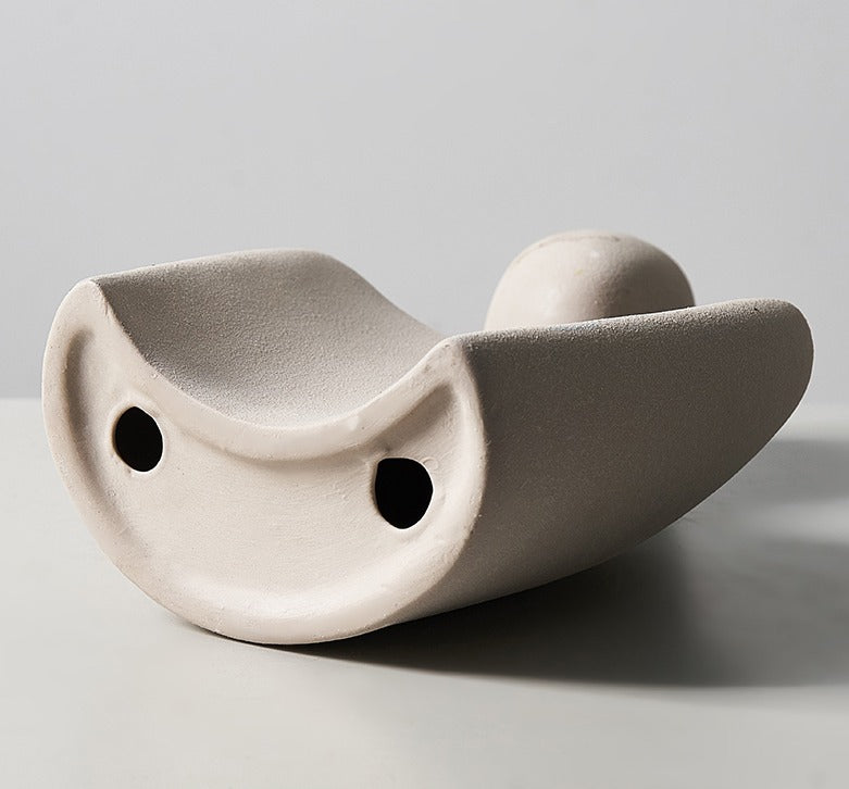 Abstracte Keramische Liefdessculptuur Voor Moderne En Tijdloze Woondecoratie