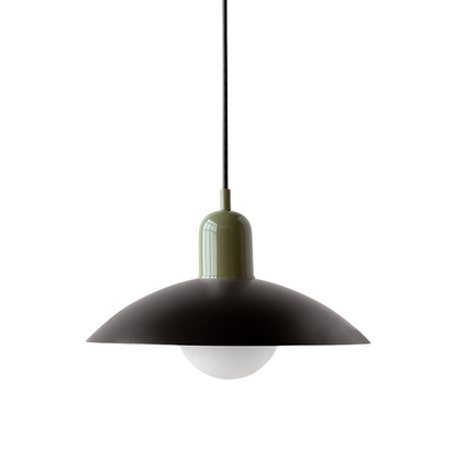 Metalen Hanglamp Met Lage Kap En Scandinavische Lijnen
