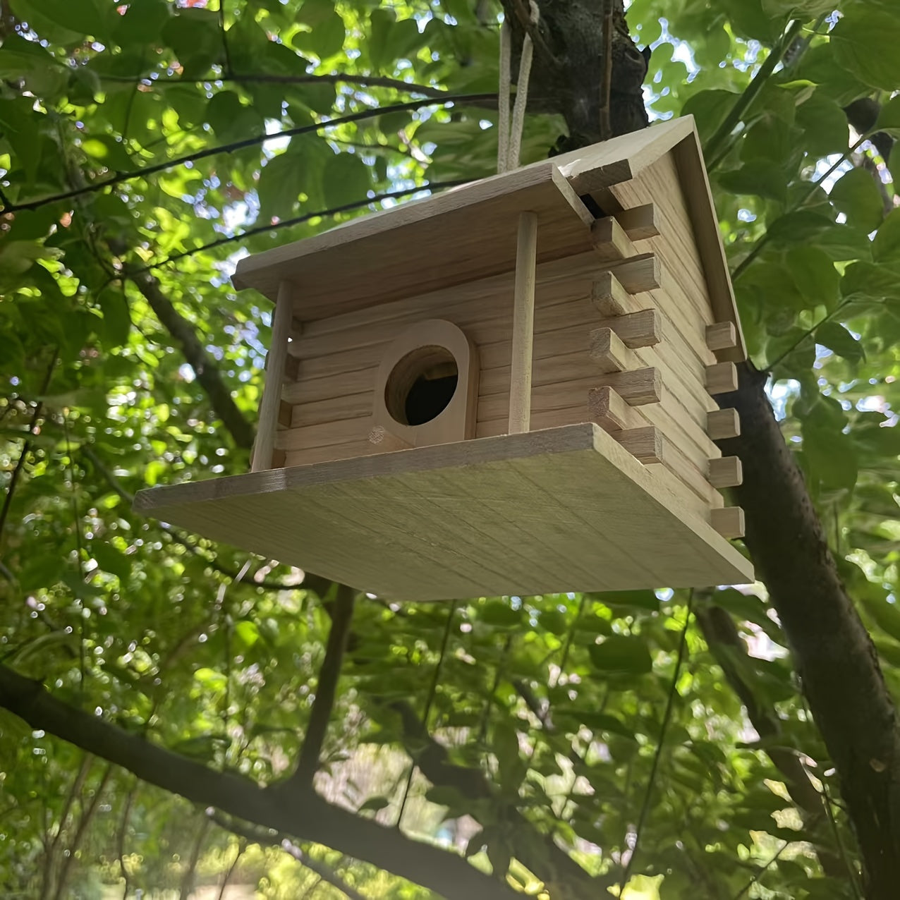 Handgemaakt Houten Vogelhuisje – Natuurlijk & Decoratief voor Kleine Vogels