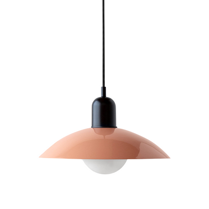 Metalen Hanglamp Met Lage Kap En Scandinavische Lijnen