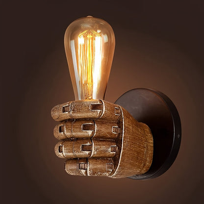 Handvorm Wandlamp Met Sculpturale Industriële Uitstraling Voor Warme Accentverlichting