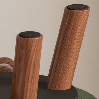 Ronde kruk met lage rugleuning, houten frame en kunstleren zitting