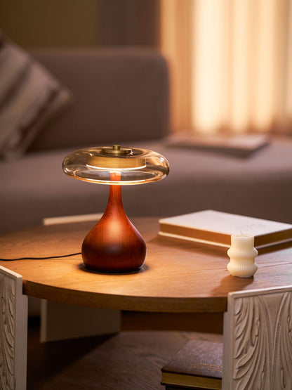 Elegante Tafellamp met Houten Voet en Amberkleurige Glazen Kap